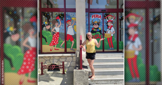 La façade de l'Hôtel de Ville aux couleurs de la Feria