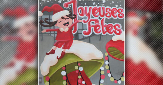 Une vitrine festive et colorée à l’Hôtel de Ville